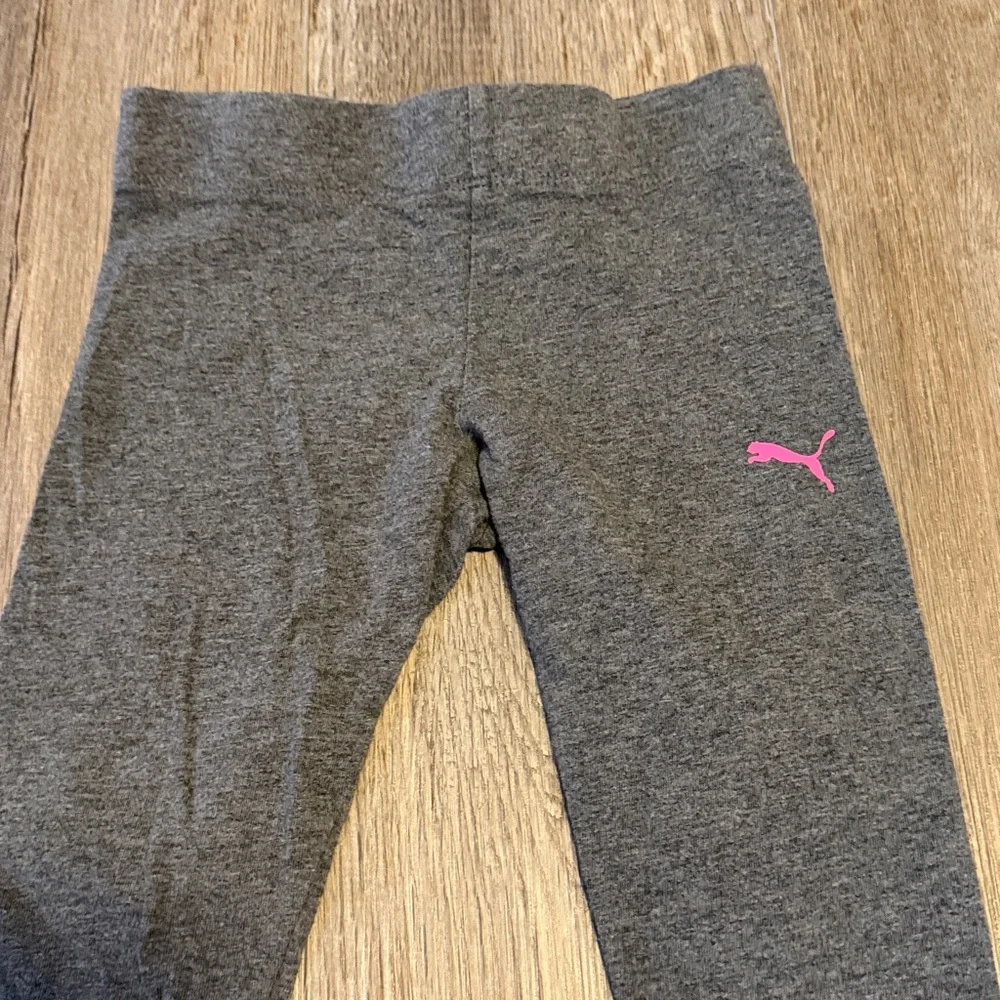 Puma Girls' Heather Gray Leggings with Pink Puma Shirt Logo Outfit